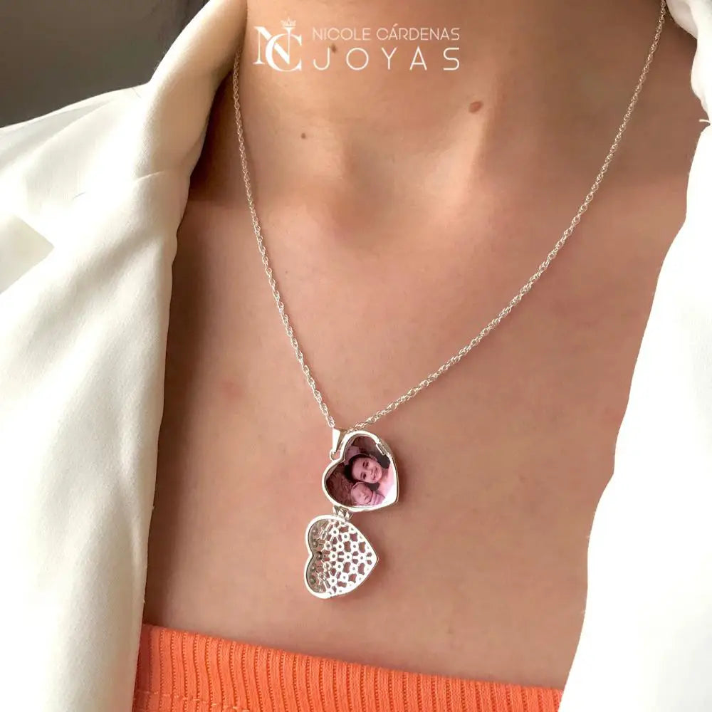 RELICARIO CORAZÓN CALADO Y CIRCONES