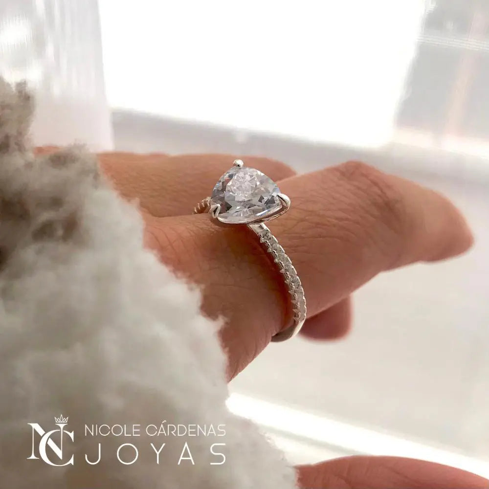 ANILLO CORTE DIAMANTE CIRCÓN SOLITARIO