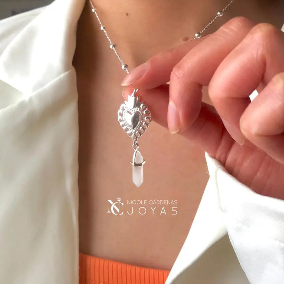 COLLAR CORAZÓN DETENTE Y CUARZO BLANCO