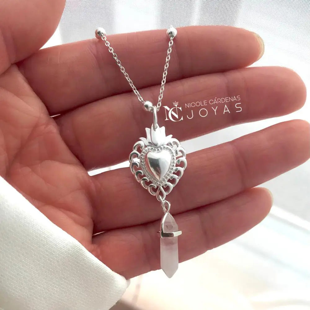 COLLAR CORAZÓN DETENTE Y CUARZO BLANCO