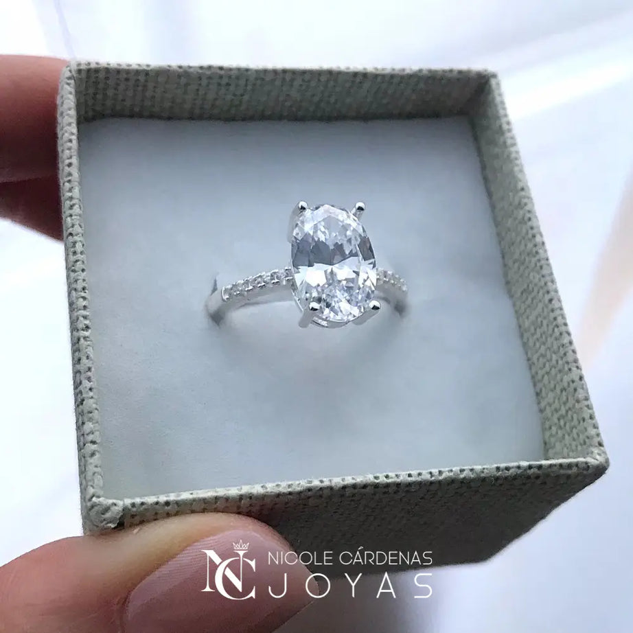 ANILLO CIRCÓN OVALADO CON MICROCIRCONES