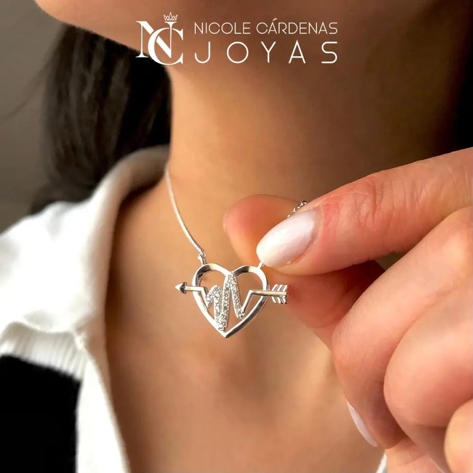 COLLAR CORAZÓN FLECHADO