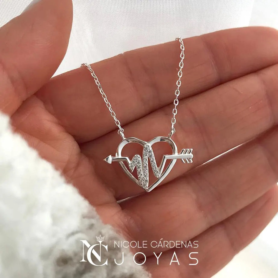 COLLAR CORAZÓN FLECHADO