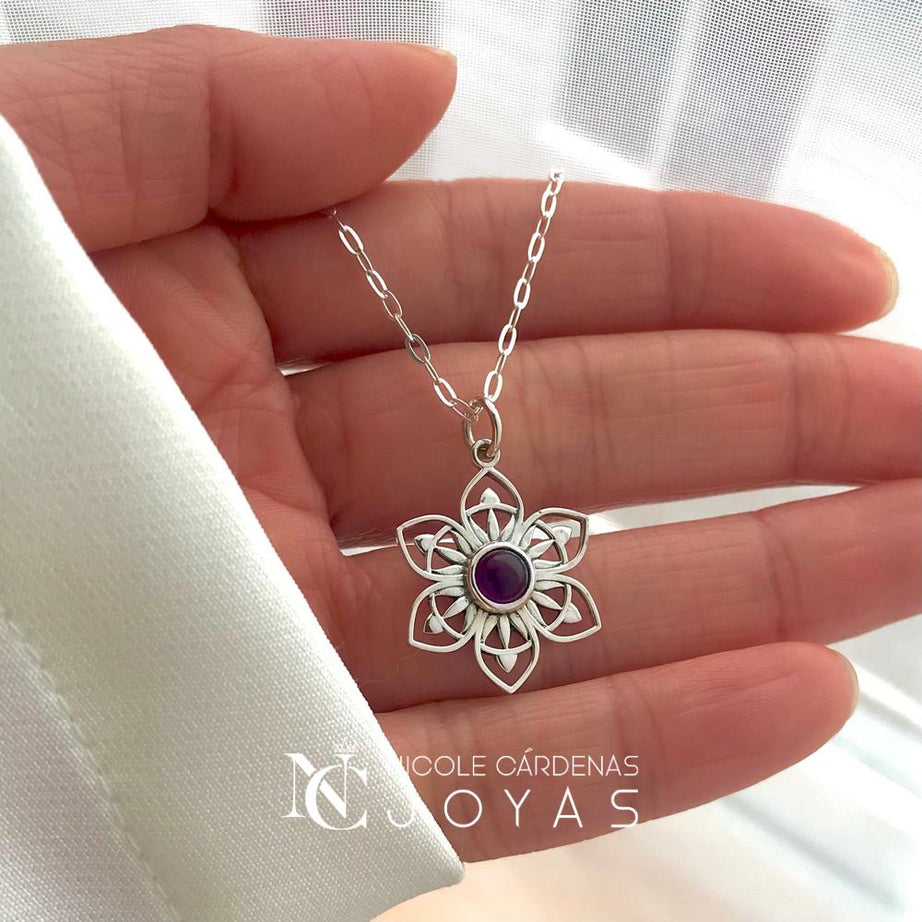 COLLAR FLOR MANDALA CON AMATISTA
