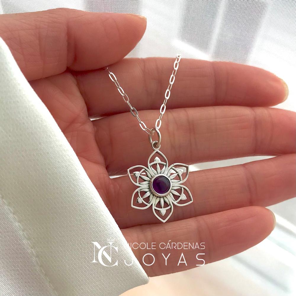 COLLAR FLOR MANDALA CON AMATISTA