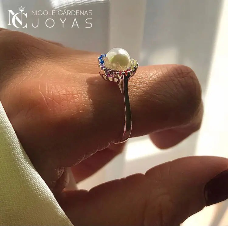 ANILLO DE PERLA CON FLOR Y CIRCONES MULTICOLOR