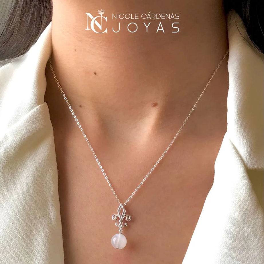 COLLAR FLOR DE LIS CUARZO