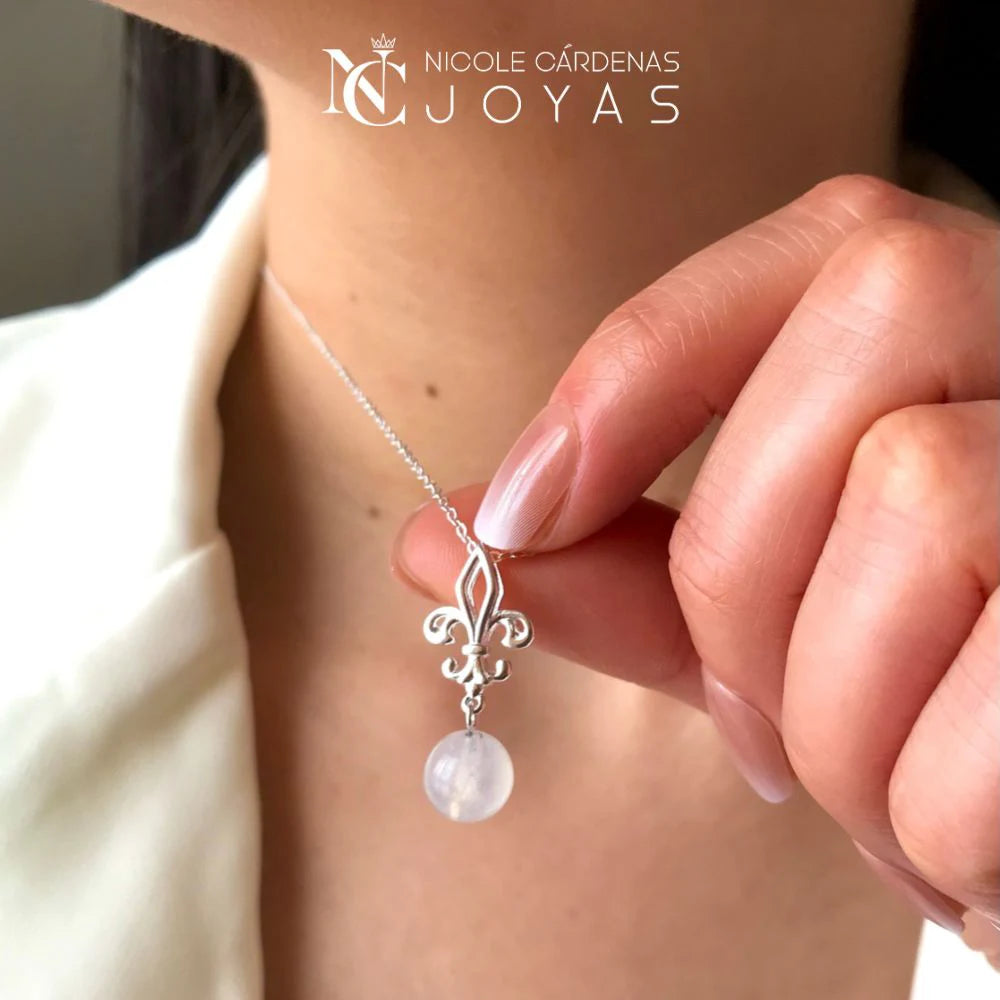 COLLAR FLOR DE LIS CUARZO