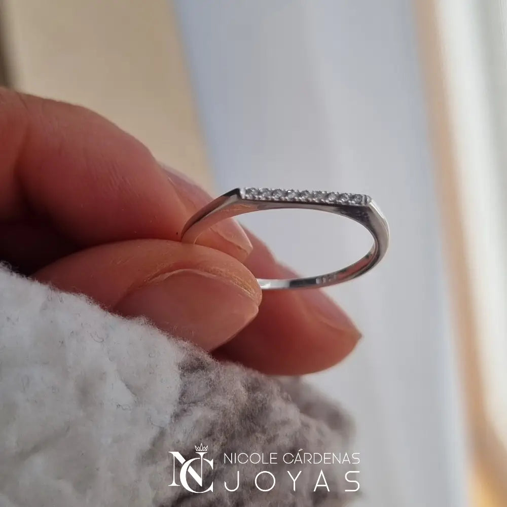 ANILLO RECTO CON MICROCIRCONES