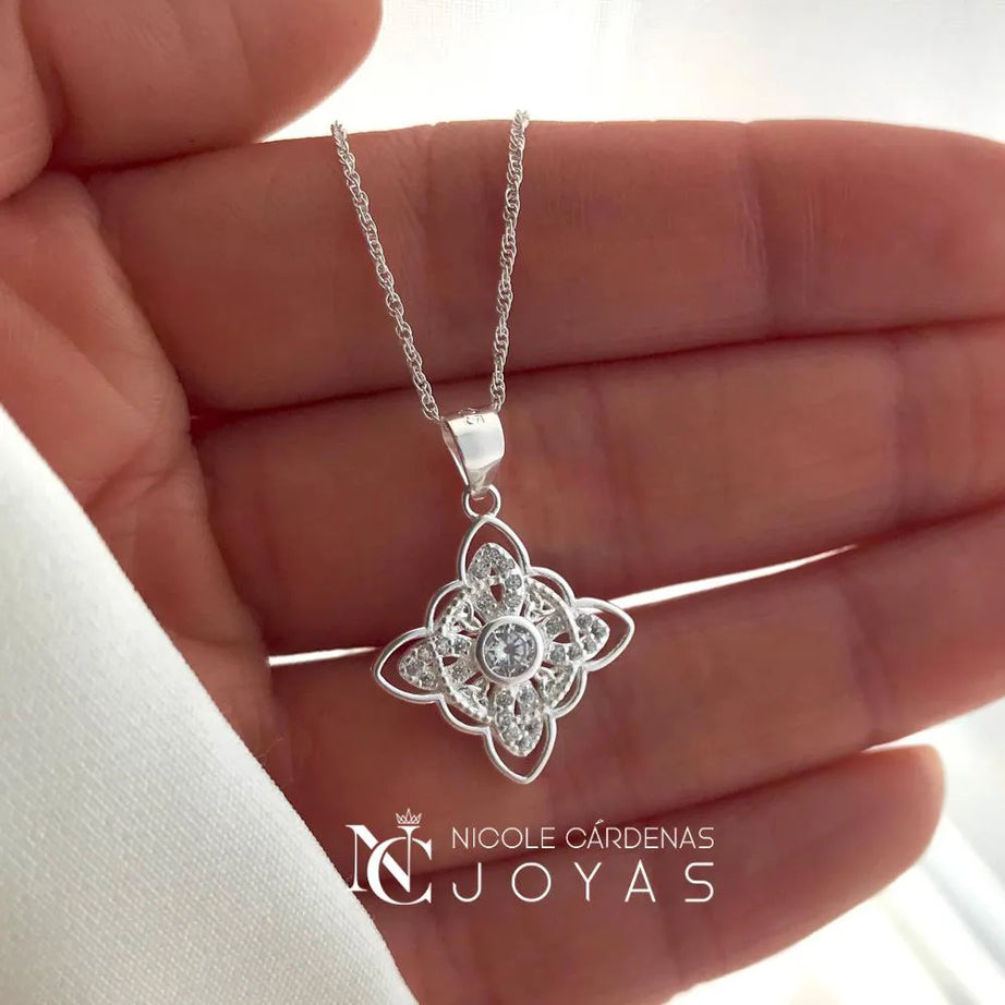 COLLAR NUDO DE BRUJAS CON CIRCÓN