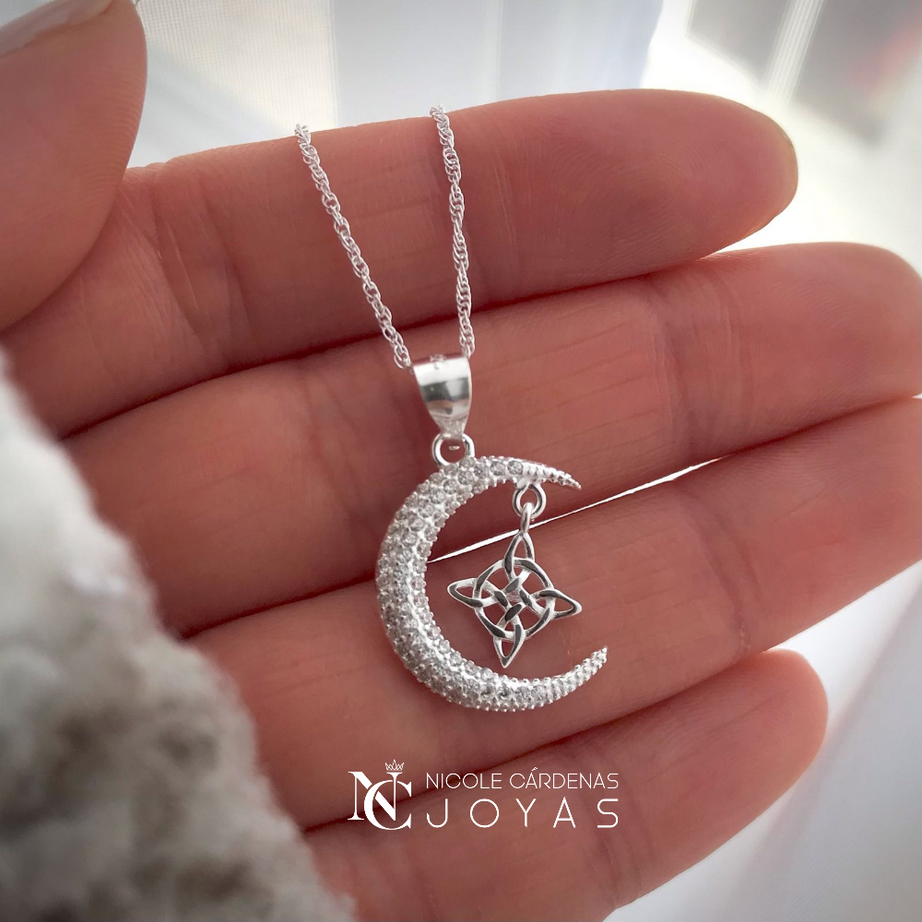 COLLAR NUDO DE BRUJAS Y LUNA CON MICROCIRCONES
