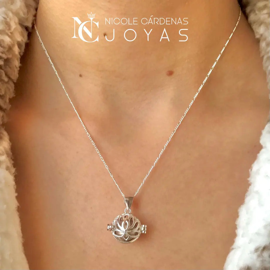 COLLAR LLAMADOR DE ÁNGELES FLOR DE LOTO 13 MM