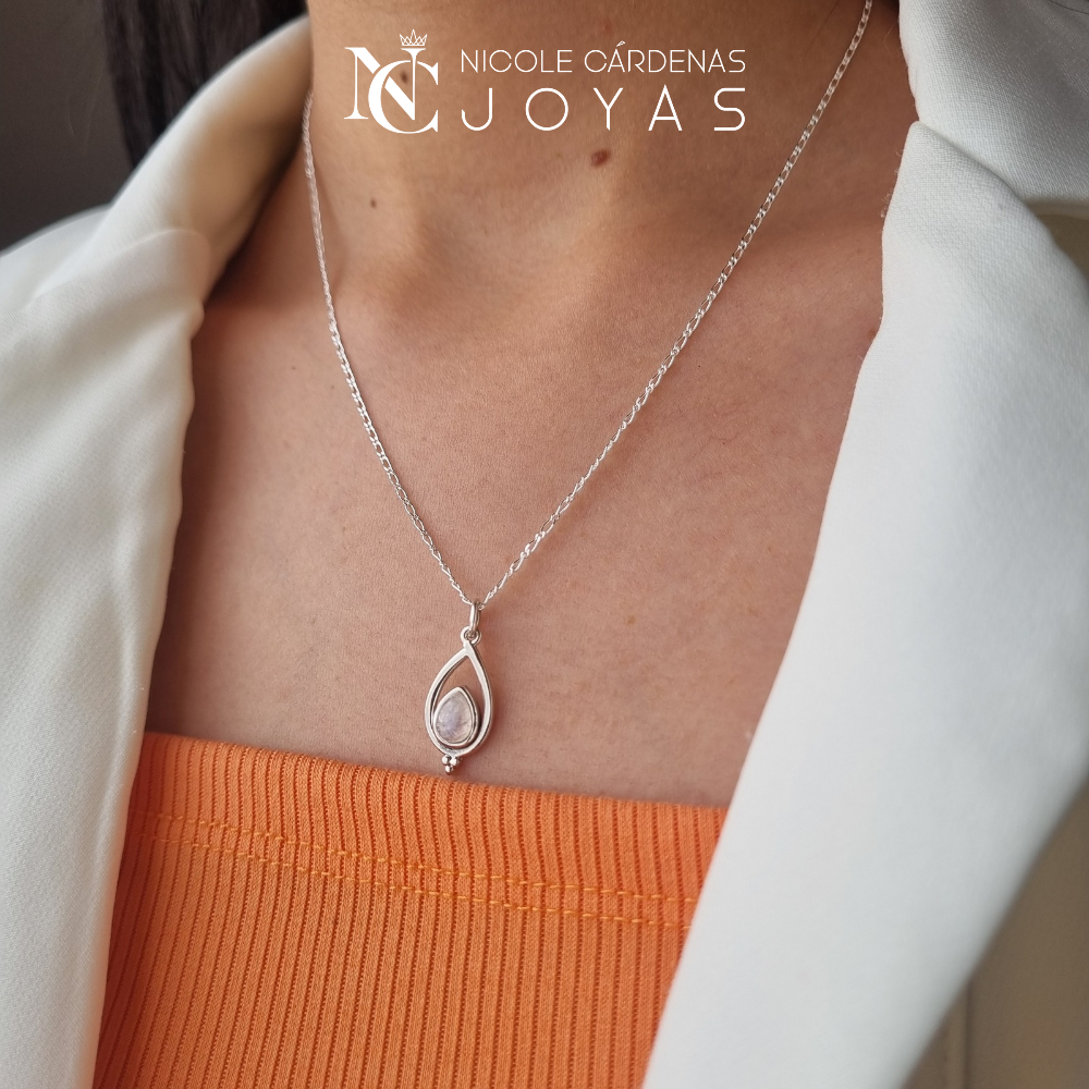 COLLAR GOTA CON PIEDRA LUNA