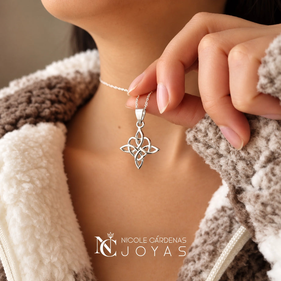 COLLAR NUDO DE BRUJAS CORAZÓN