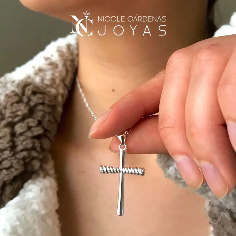 COLLAR CRUCIFIJO ENTORCHADO