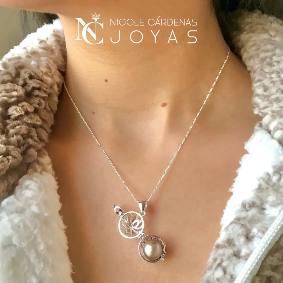 COLLAR LLAMADOR DE ÁNGELES FLOR DE LOTO 13 MM