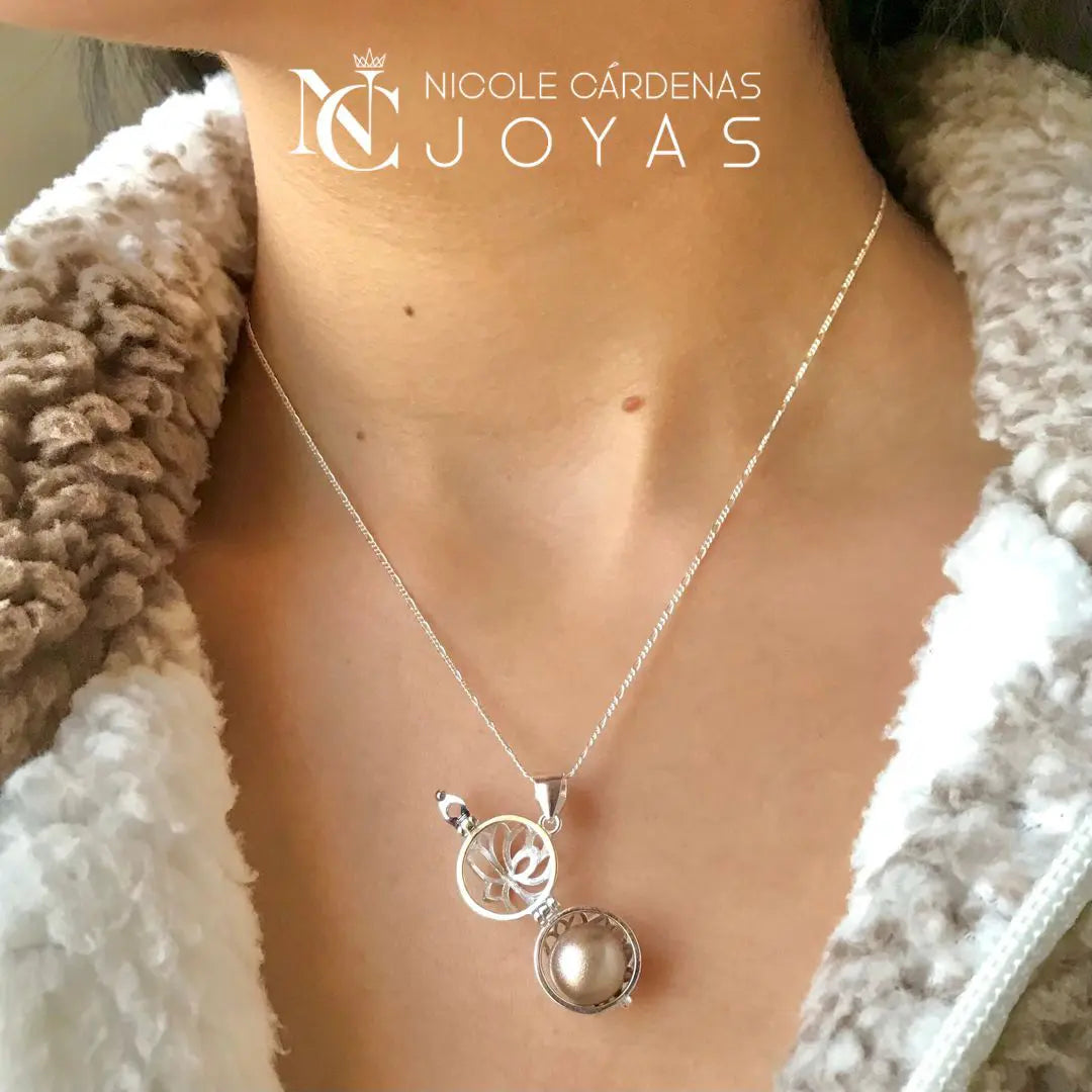 COLLAR LLAMADOR DE ÁNGELES FLOR DE LOTO 13 MM