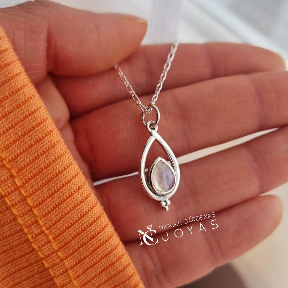 COLLAR GOTA CON PIEDRA LUNA