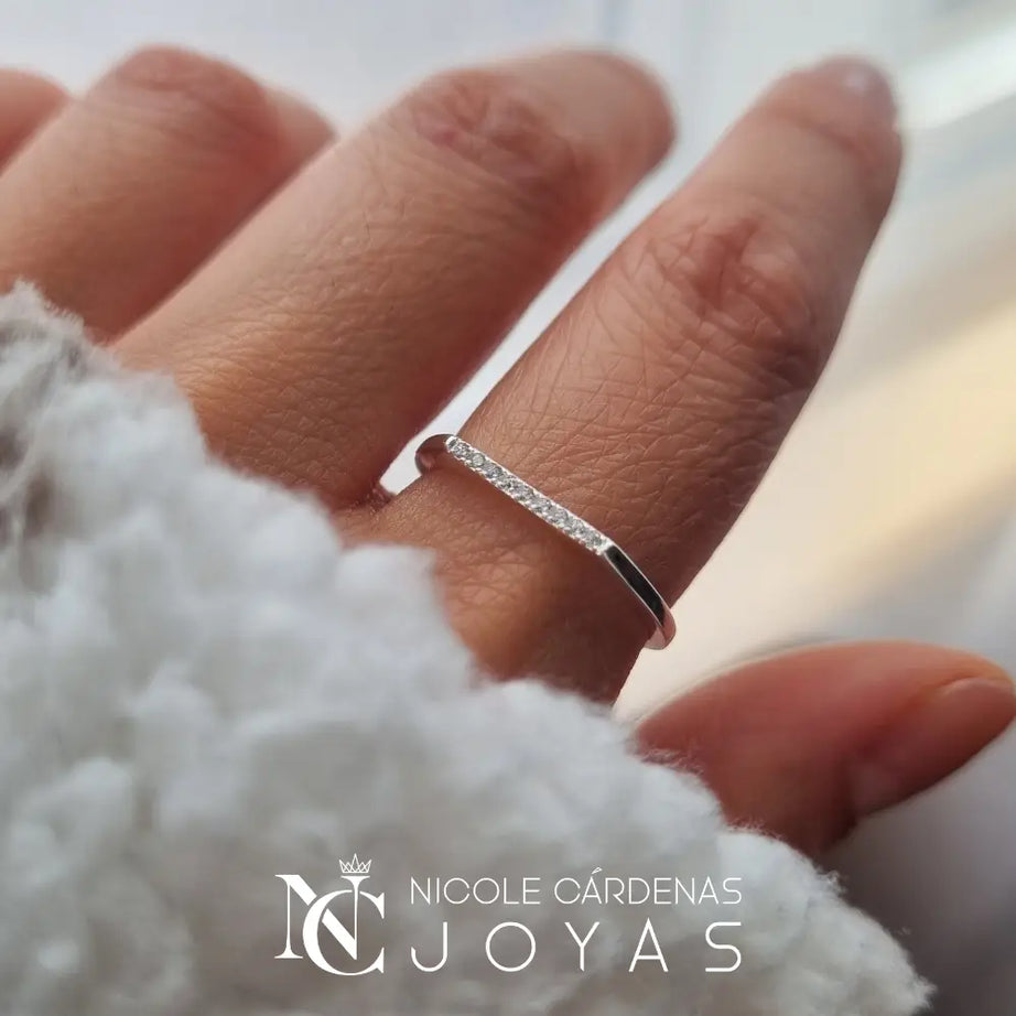 ANILLO RECTO CON MICROCIRCONES