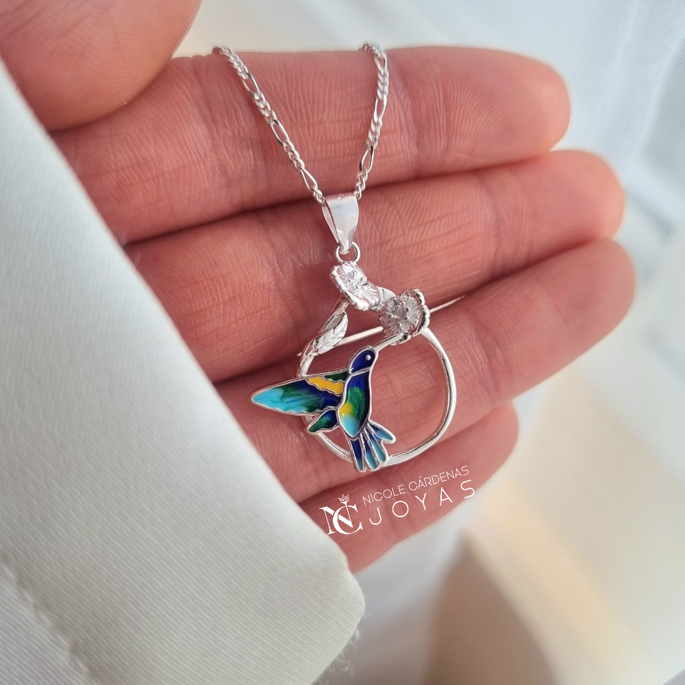 COLLAR COLIBRÍ ESMALTADO EN FLORES