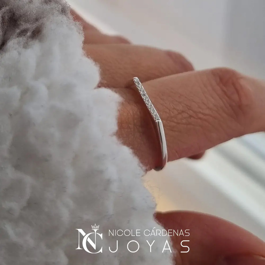 ANILLO RECTO CON MICROCIRCONES