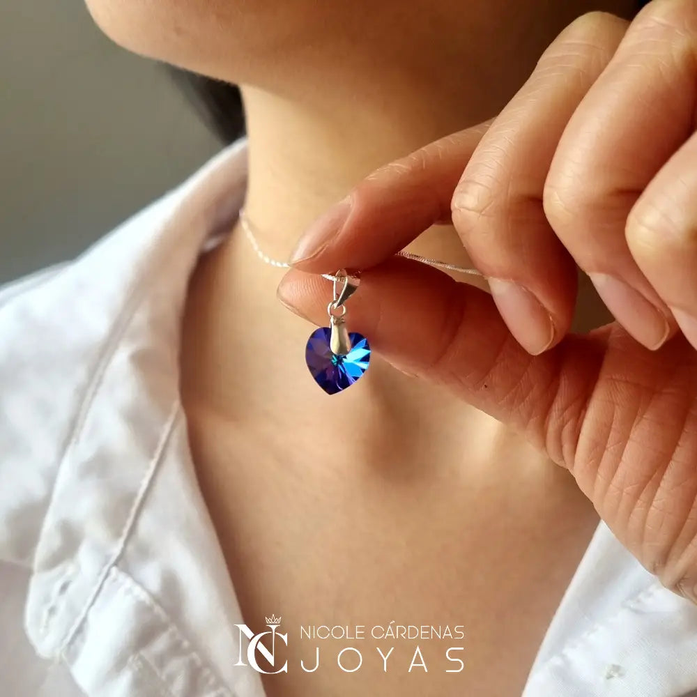 COLLAR CORAZÓN AZUL HECHO CON CRISTAL SWAROVSKI