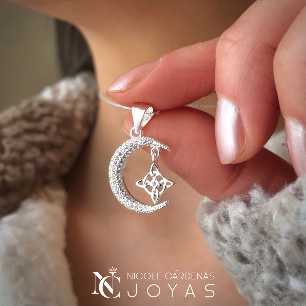 COLLAR NUDO DE BRUJAS Y LUNA CON MICROCIRCONES