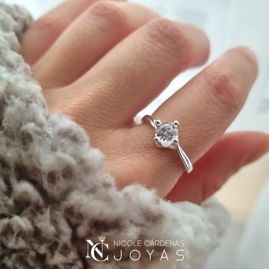 ANILLO CIRCÓN SOLITARIO 0,5 cm