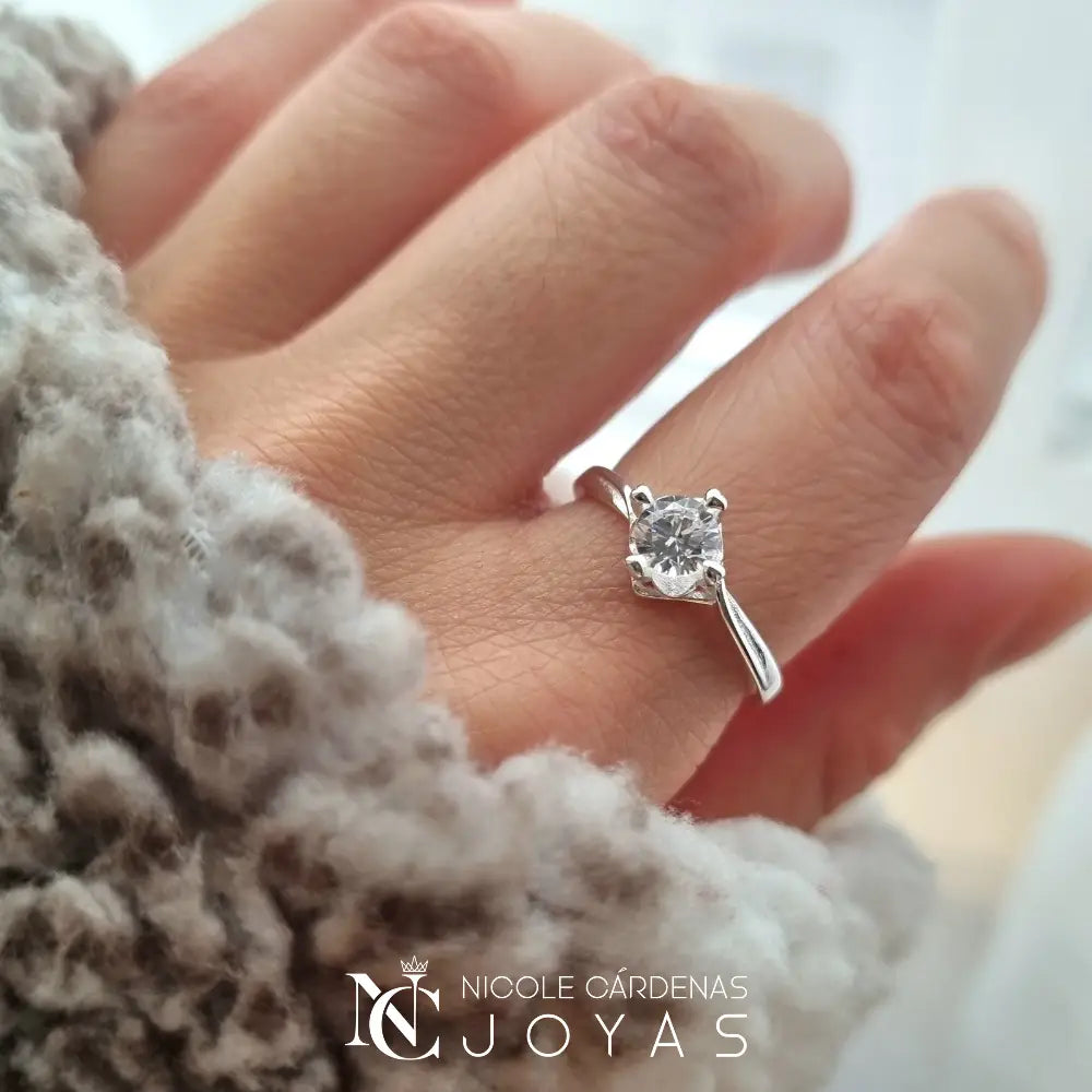 ANILLO CIRCÓN SOLITARIO 0,5 cm