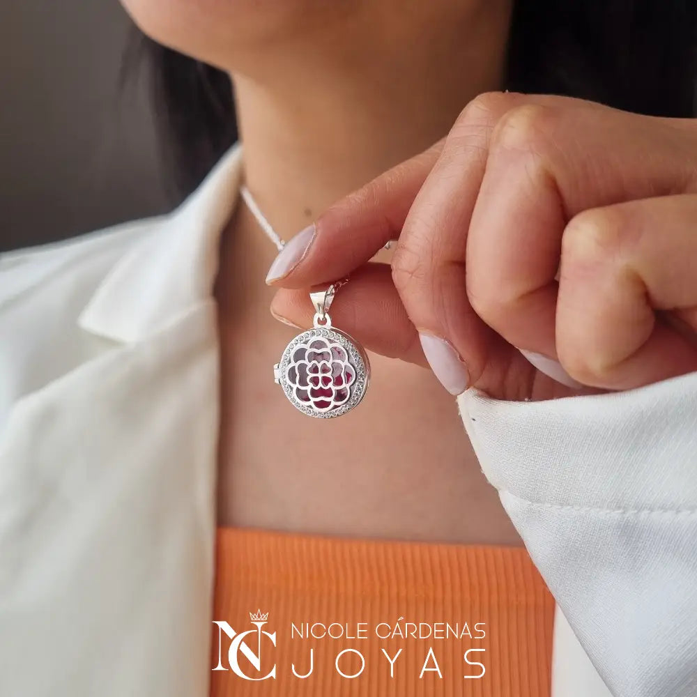 RELICARIO CIRCULAR FLOR CON MICRO CIRCONES