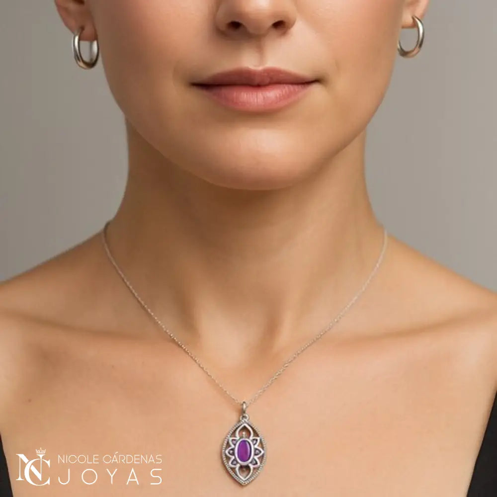 COLLAR OVALADO CON FLOR AMATISTA