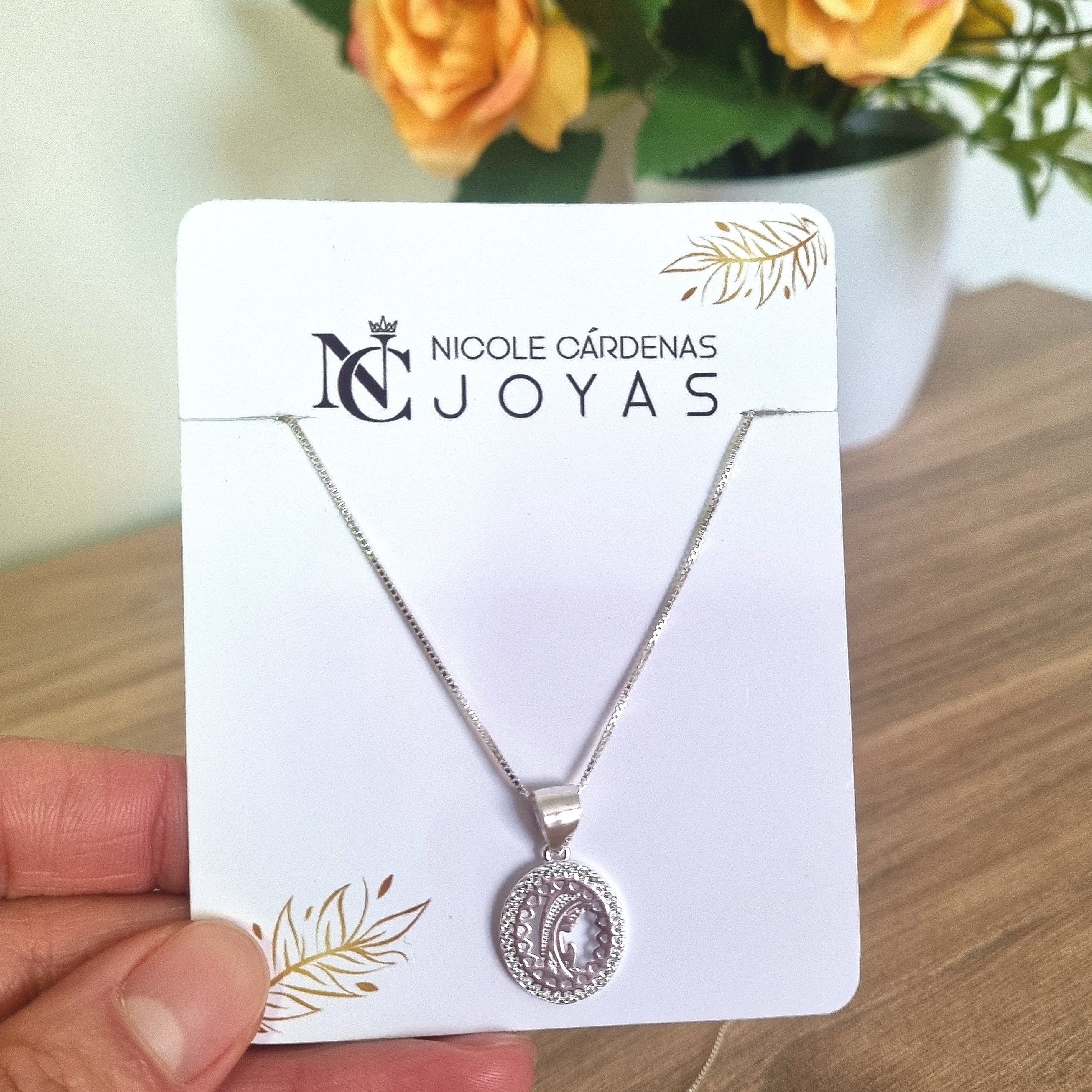 COLLAR VIRGEN NIÑA MEDALLA CON CIRCONES