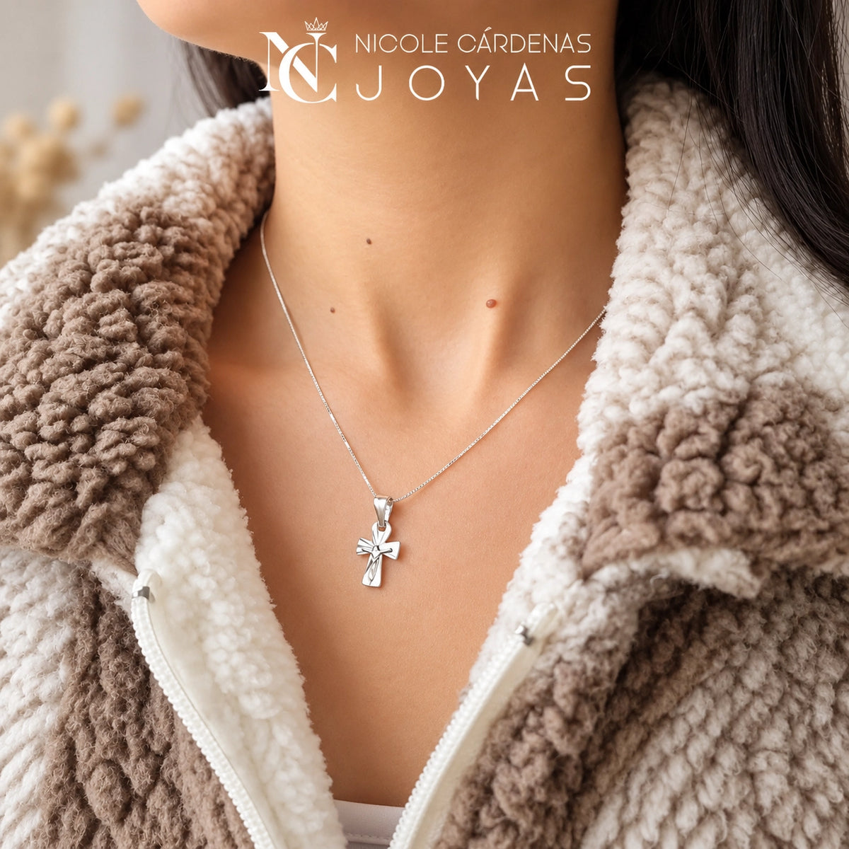 COLLAR CRUCIFIJO CON ORO
