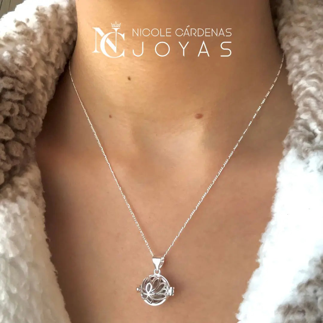 COLLAR LLAMADOR DE ÁNGELES FLOR DE LOTO 13 MM