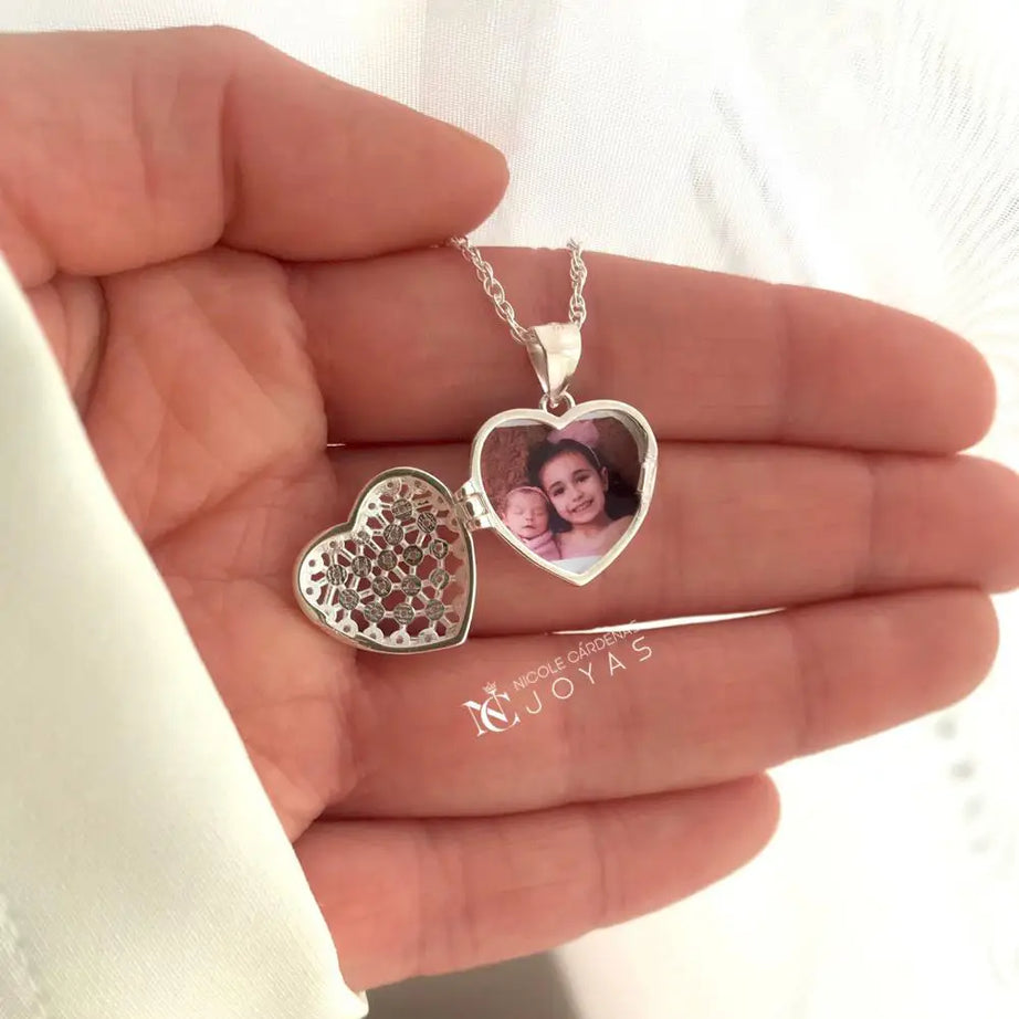 RELICARIO CORAZÓN CALADO Y CIRCONES