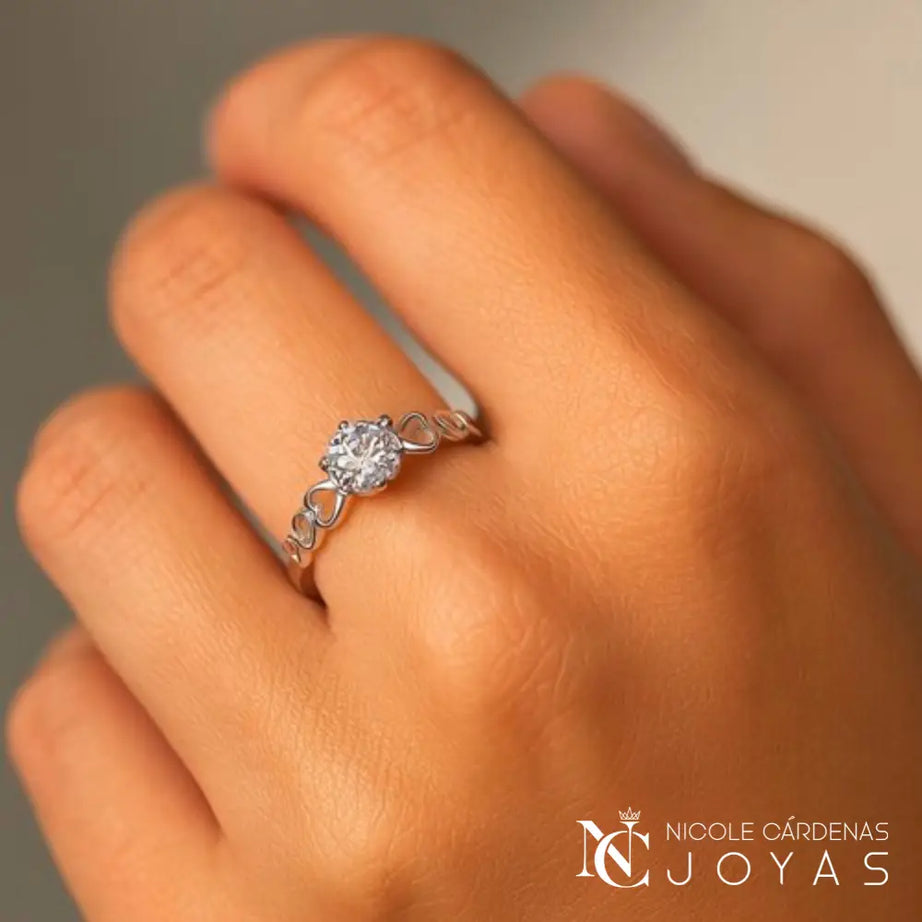ANILLO CIRCÓN SOLITARIO CORAZONES CALADOS