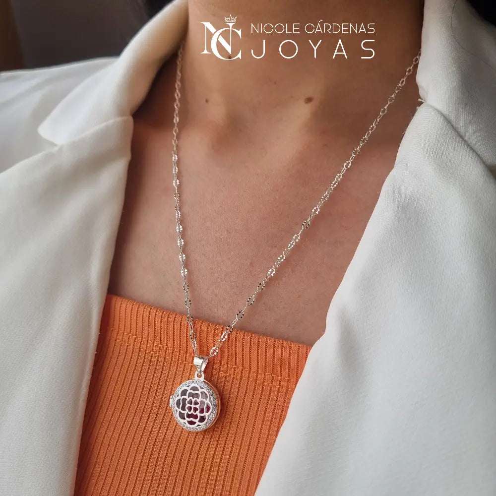 RELICARIO CIRCULAR FLOR CON MICRO CIRCONES