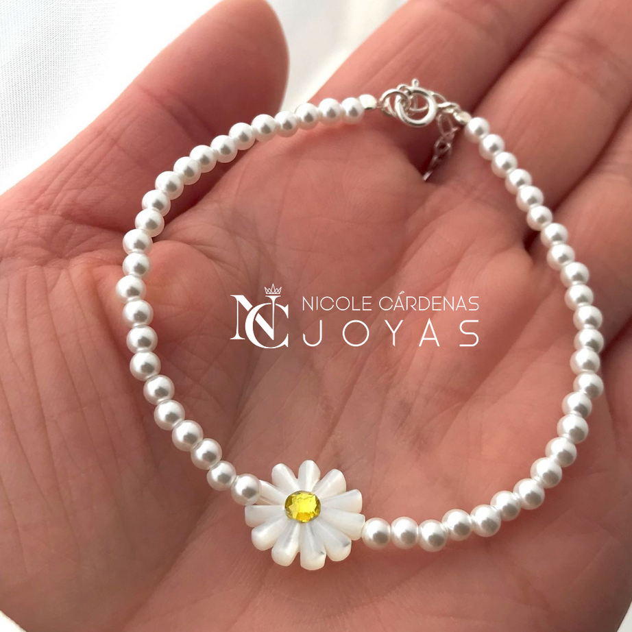 PULSERA PERLAS Y FLOR MARGARITA