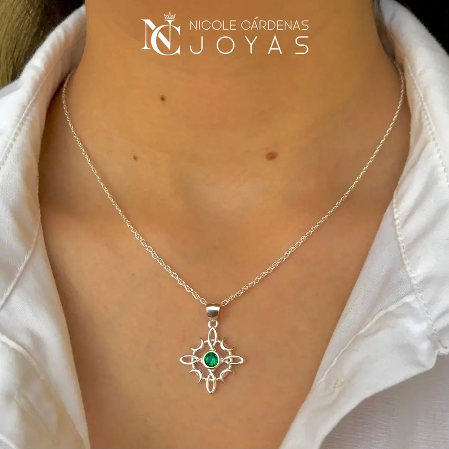 COLLAR NUDO DE BRUJAS CON CIRCÓN ESMERALDA