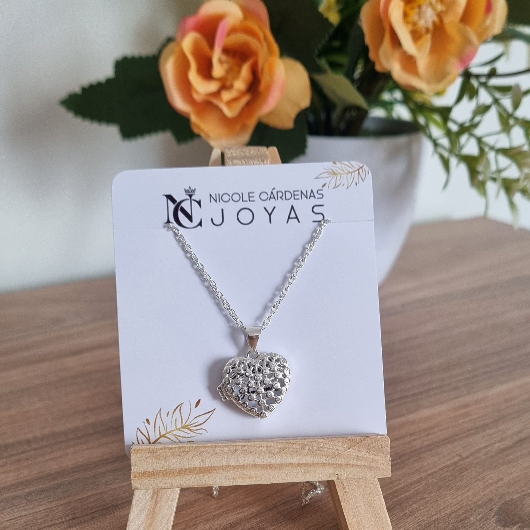 RELICARIO CORAZÓN CALADO Y CIRCONES