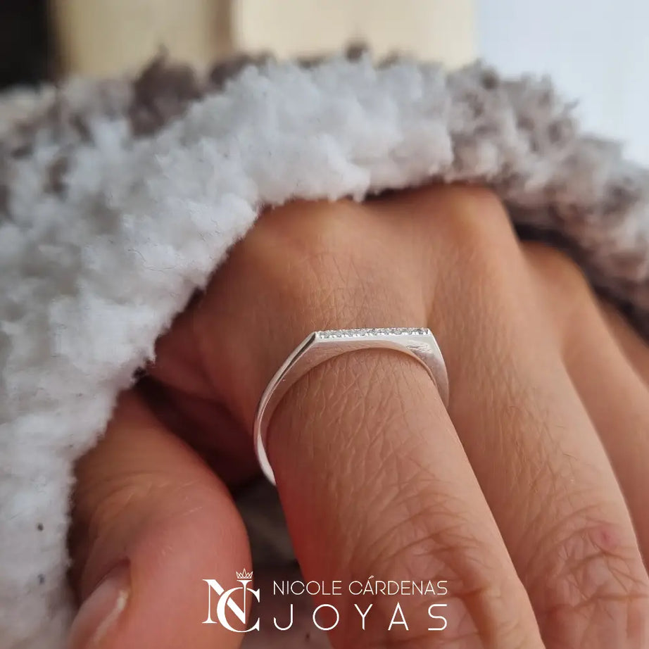 ANILLO RECTO CON MICROCIRCONES