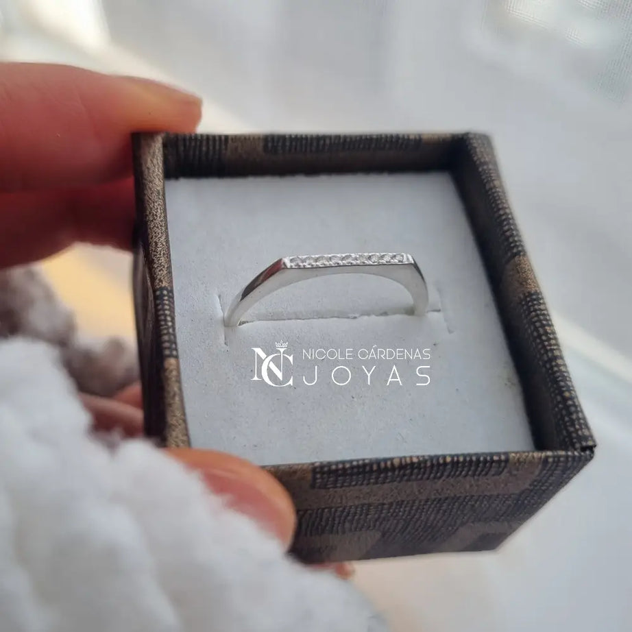 ANILLO RECTO CON MICROCIRCONES