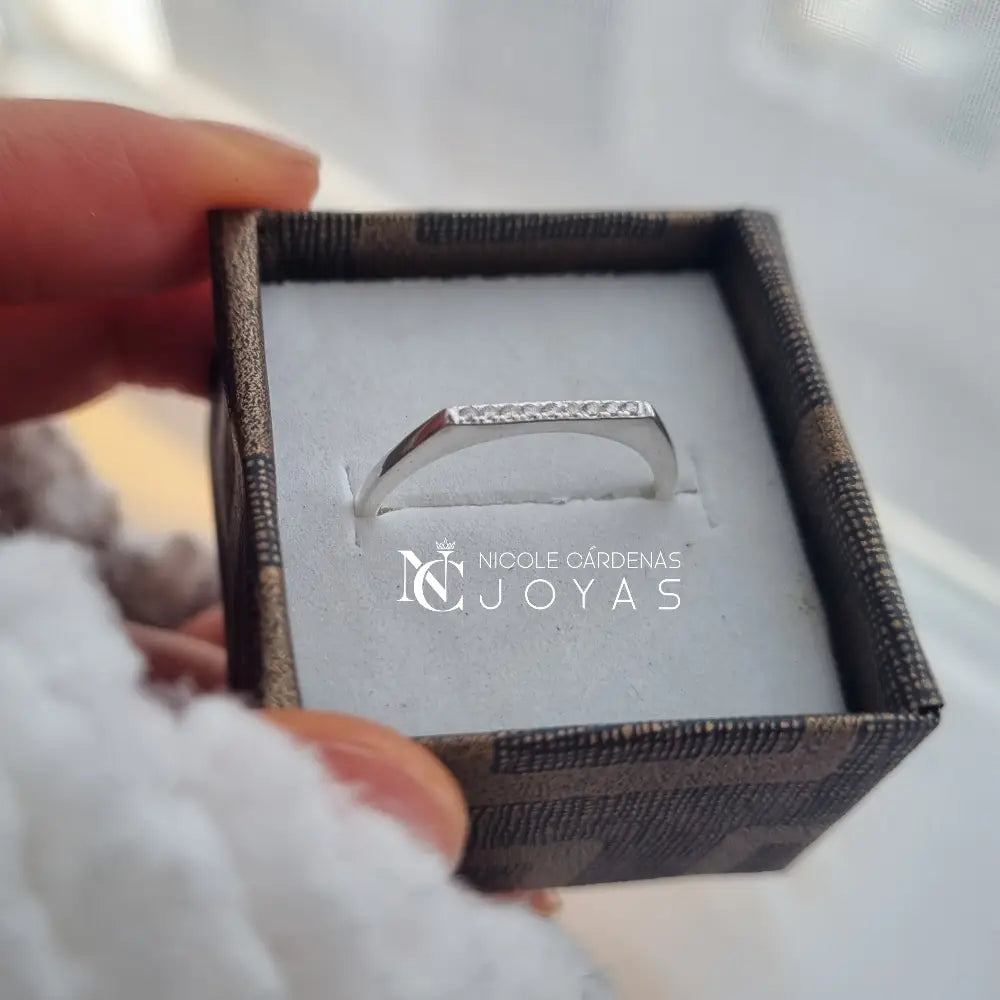 ANILLO RECTO CON MICROCIRCONES
