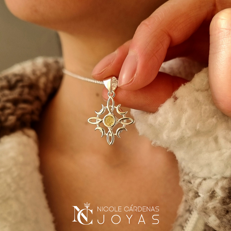 COLLAR NUDO DE BRUJAS CON CIRCÓN AMARILLO