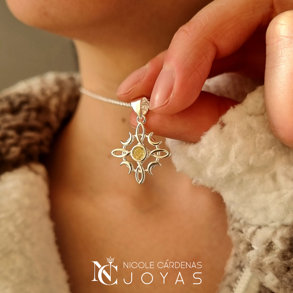 COLLAR NUDO DE BRUJAS CON CIRCÓN AMARILLO