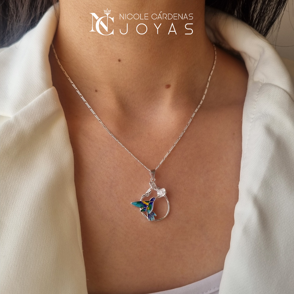 COLLAR COLIBRÍ ESMALTADO EN FLORES