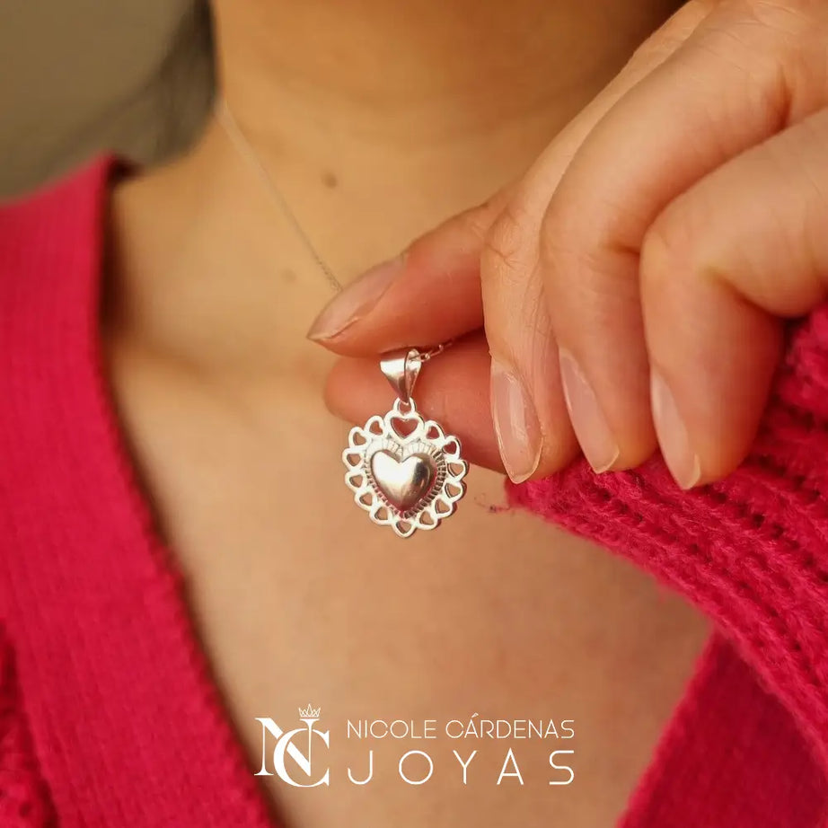 COLLAR CORAZÓN DETENTE