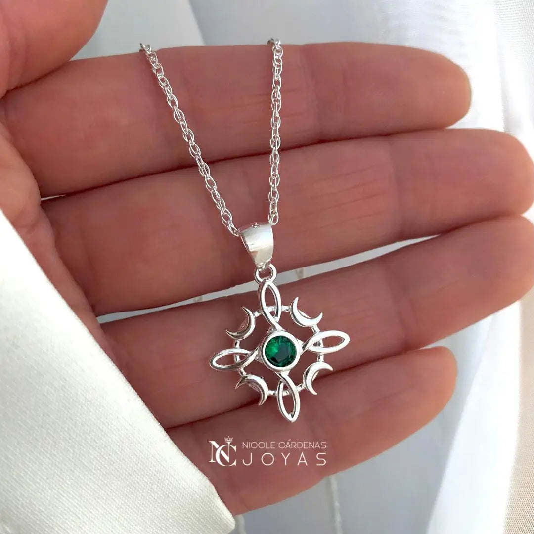 COLLAR NUDO DE BRUJAS CON CIRCÓN ESMERALDA