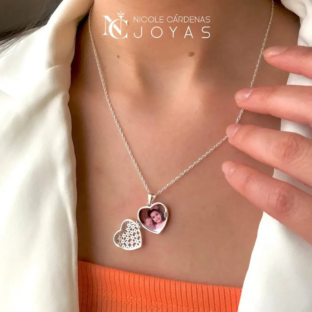 RELICARIO CORAZÓN CALADO Y CIRCONES