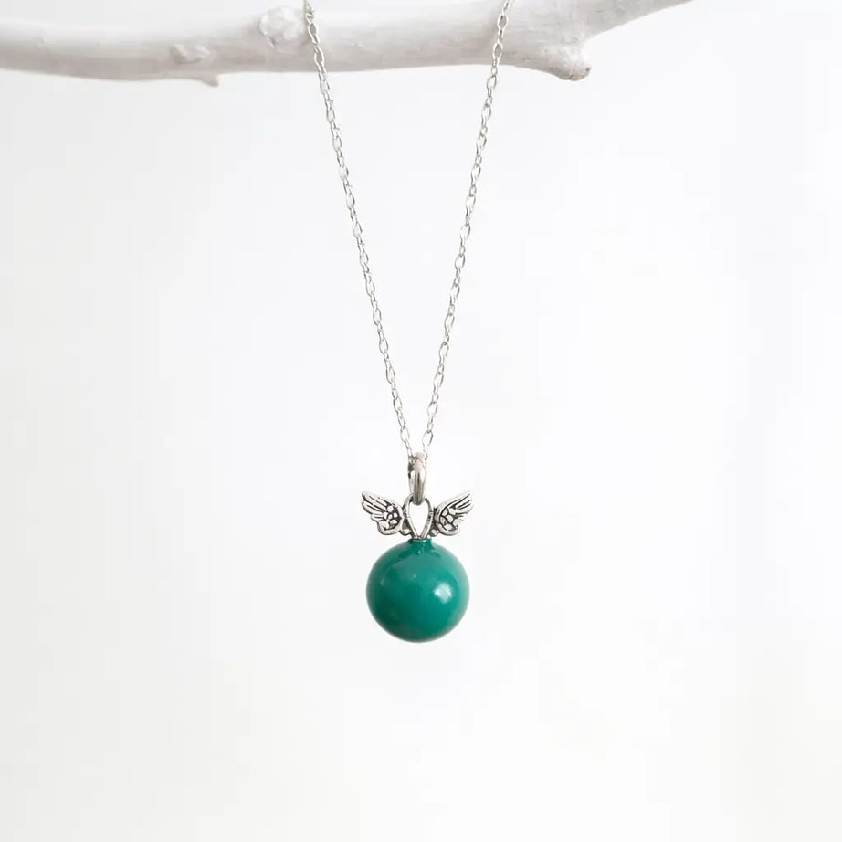 LLAMADOR DE ÁNGELES ESMALTADO VERDE CON ALAS 12 MM